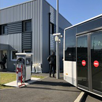 Corrente de saída de corrente contínua carregador rápido de veículos elétricos com interface CCS padrão e ecrã de publicidade