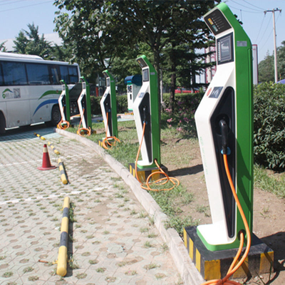 Estação de carregamento montada no chão para carregador de automóveis elétricos de frequência de entrada AC de 45-65 Hz